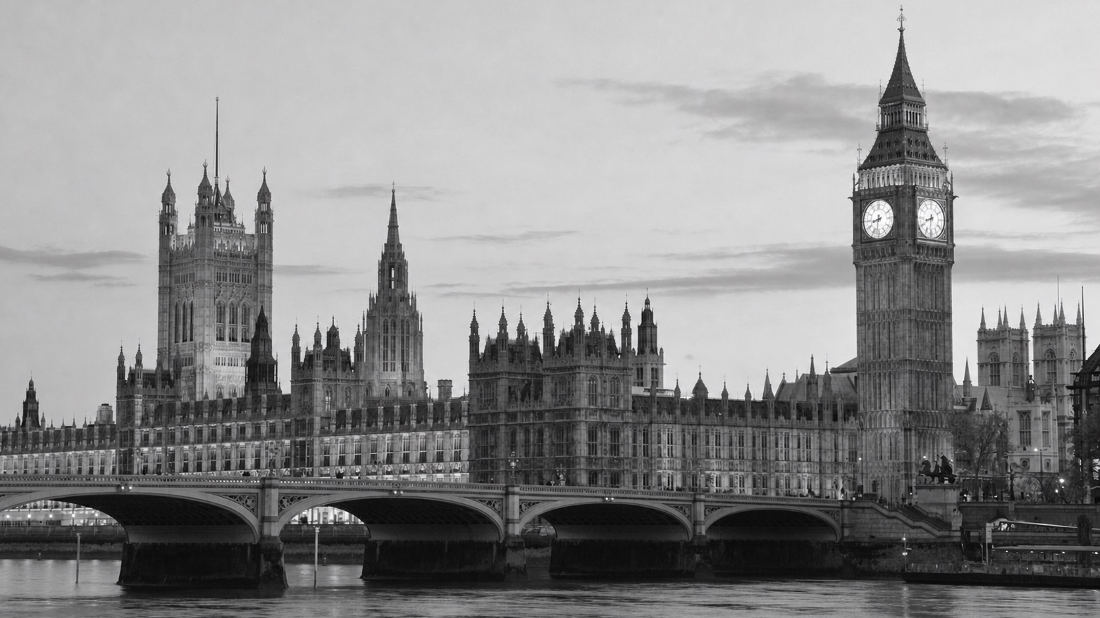 Вестминстерский дворец и Биг-Бен в чёрно-белой фотографии